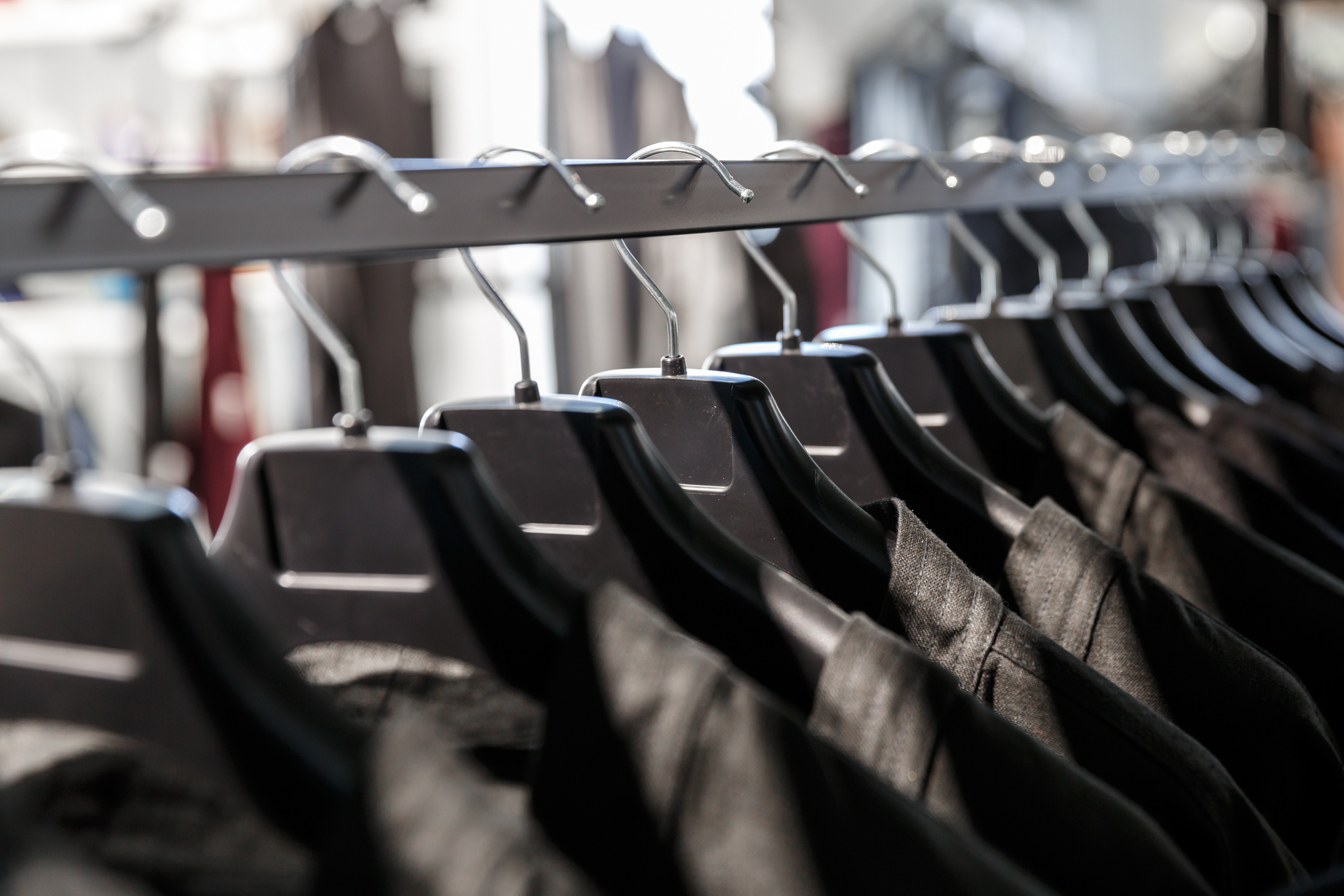 Household goods (hangers, storage)